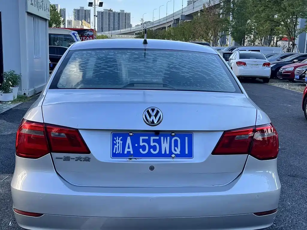 Volkswagen Jetta 2015 1.6L AT Comfort