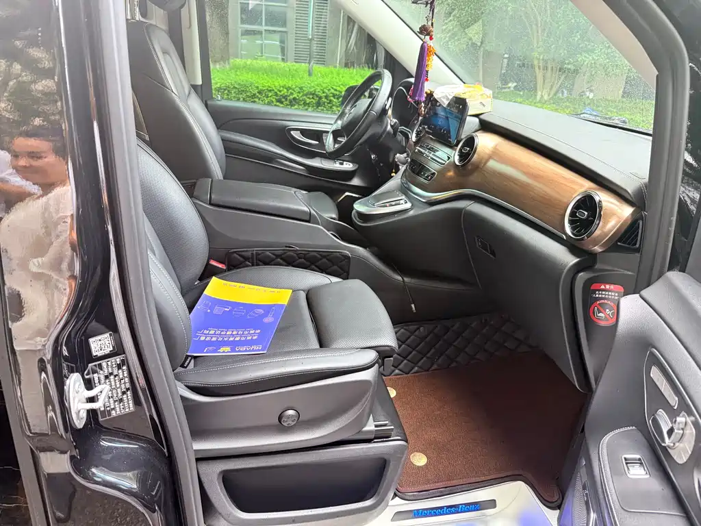 Mercedes-Benz V-Class — миниатюра 13