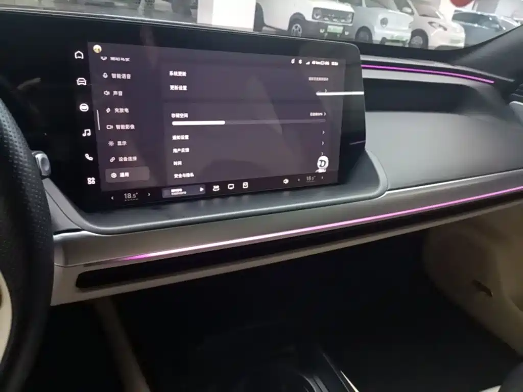 XPeng P7 — миниатюра 10