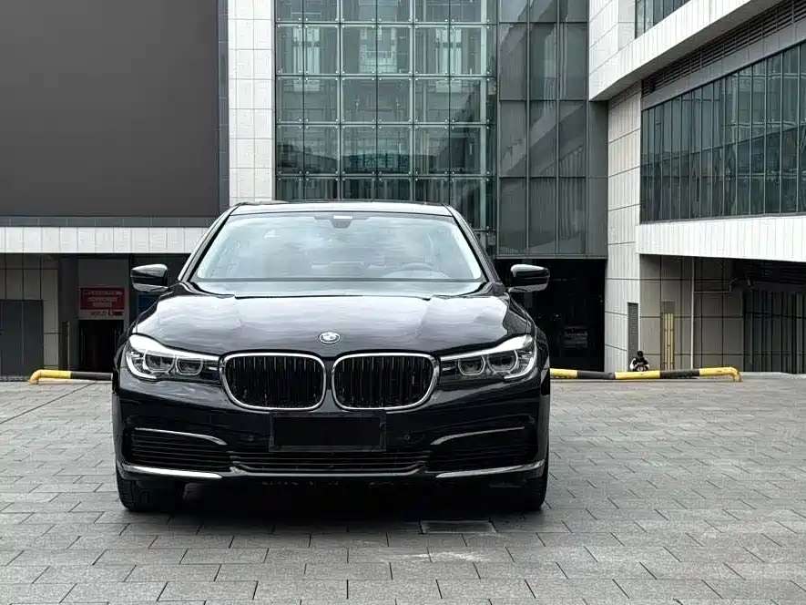 BMW 7 Series — миниатюра 2