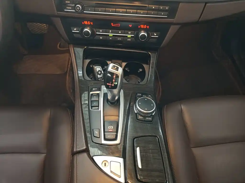 BMW 5 Series — миниатюра 14