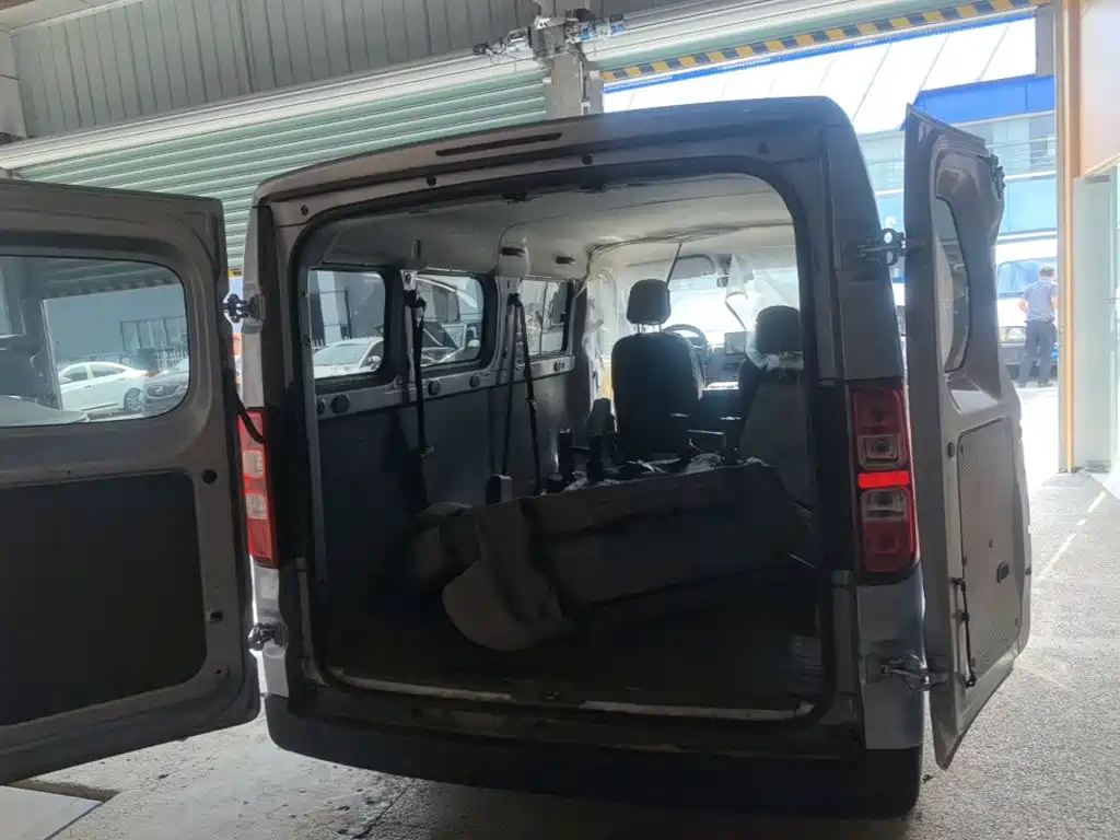 Wuling Yangguang — миниатюра 19