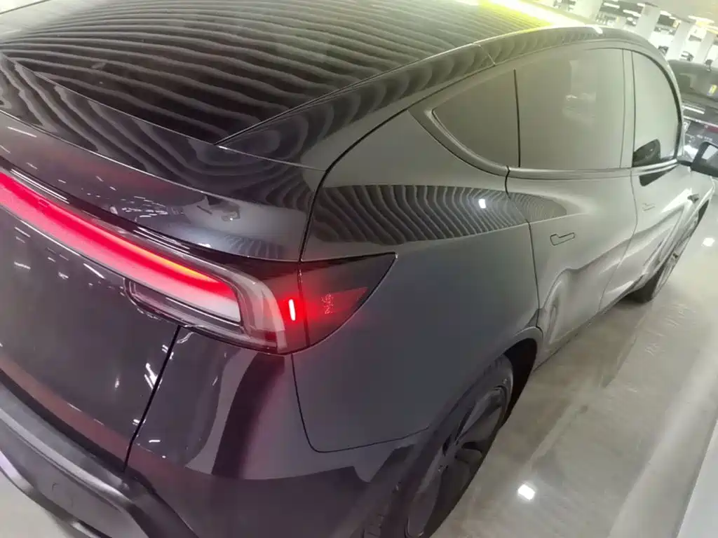Tesla Model Y — миниатюра 7