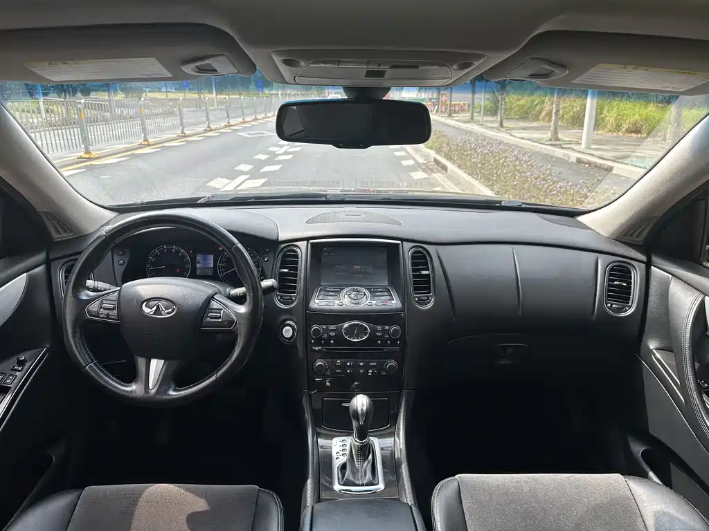 Infiniti QX50 2.5L Comfort Edition, фото 14