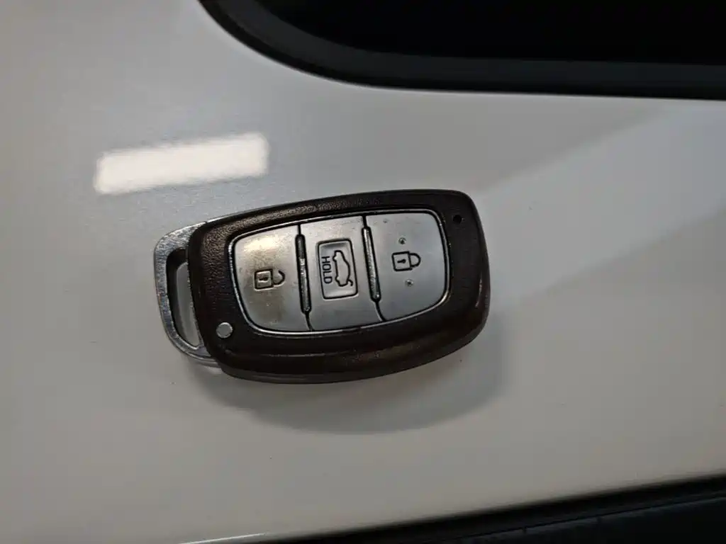 Hyundai Sonata — миниатюра 9