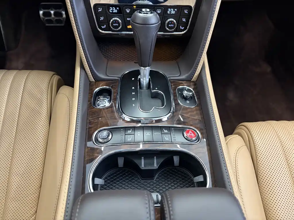Bentley Flying Spur — миниатюра 18