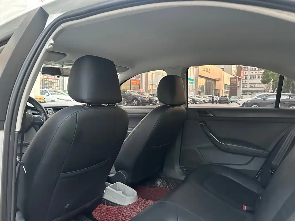 Skoda Rapid — миниатюра 11
