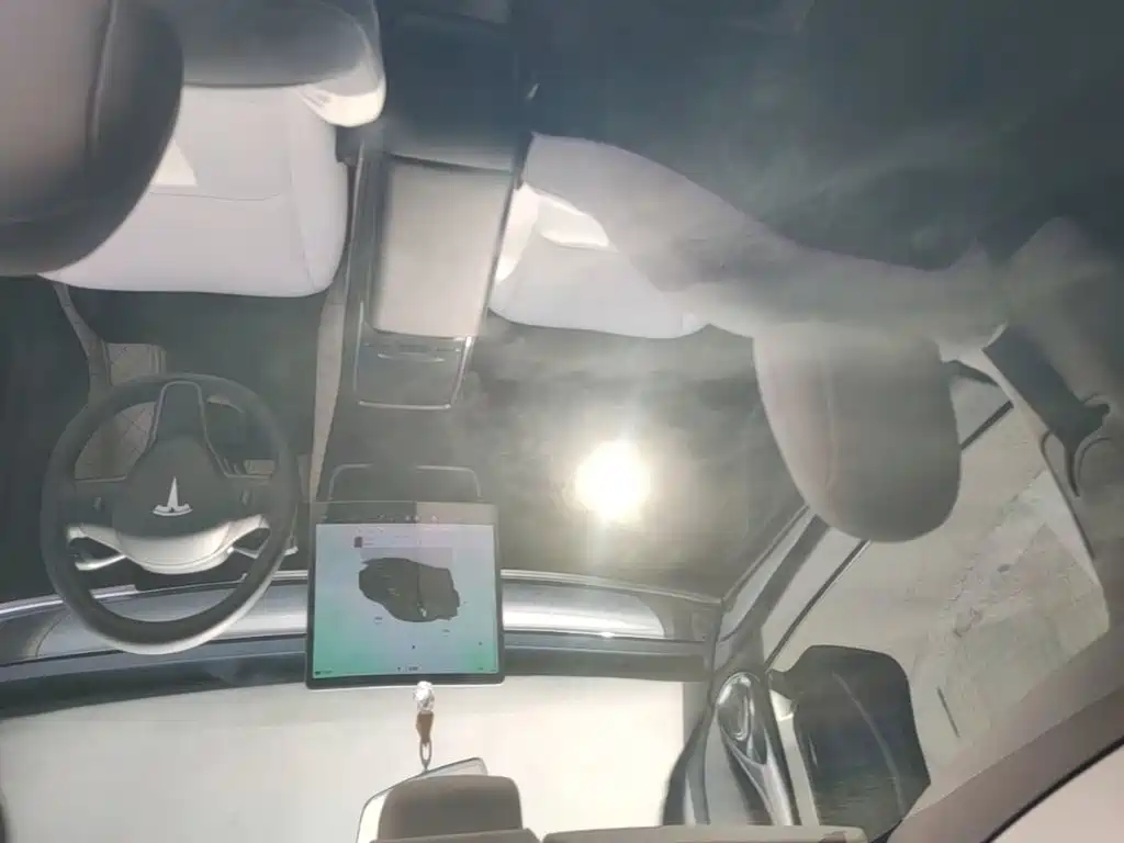 Tesla Model Y — миниатюра 18
