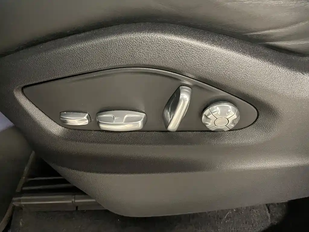Porsche Cayenne — миниатюра 9