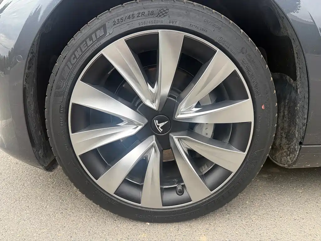Tesla Model 3 — миниатюра 16