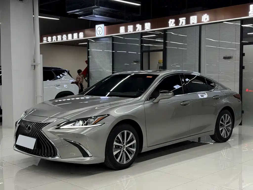 Купить Lexus ES