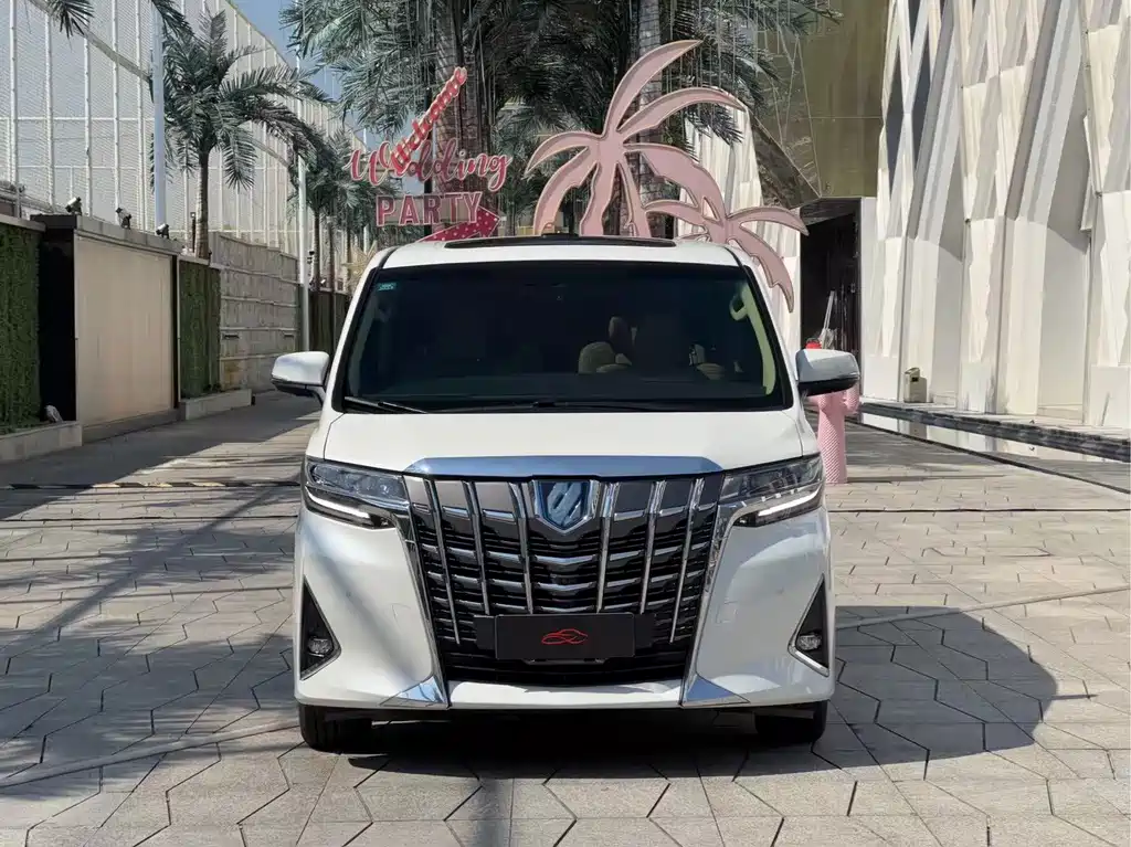 Toyota Alphard — миниатюра 2