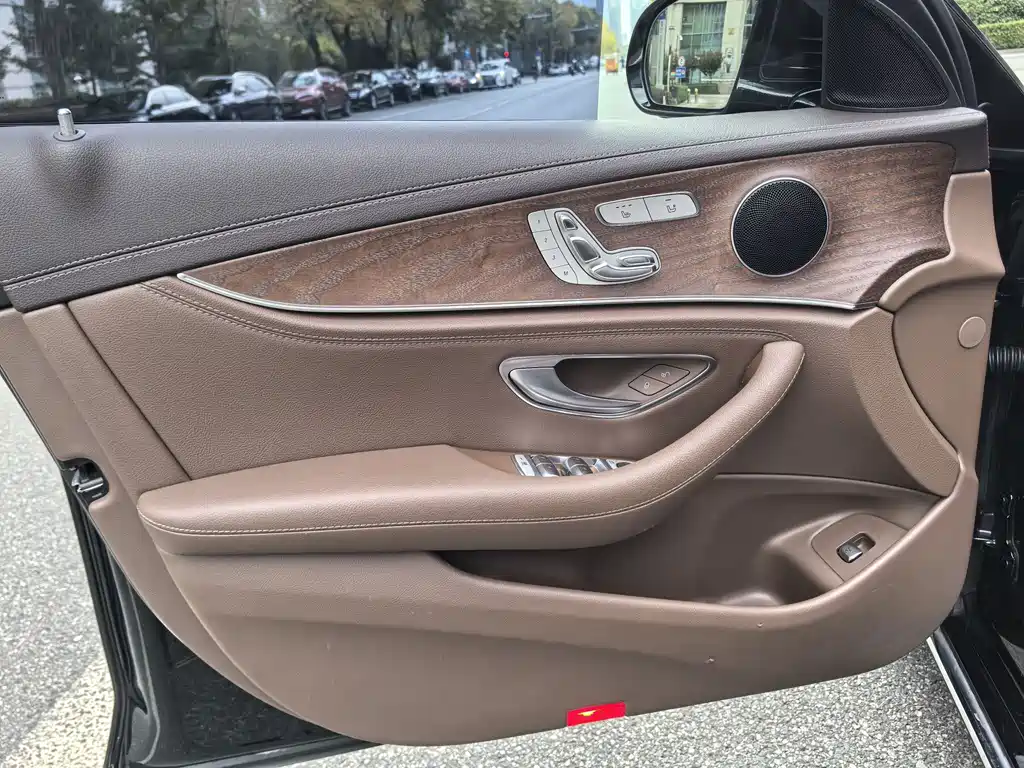 Mercedes-Benz E-Class — миниатюра 21