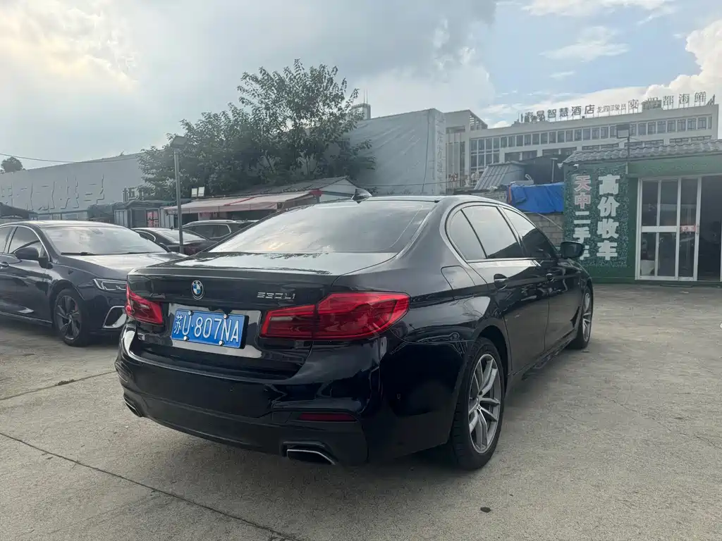 BMW 5 Series - фото 9