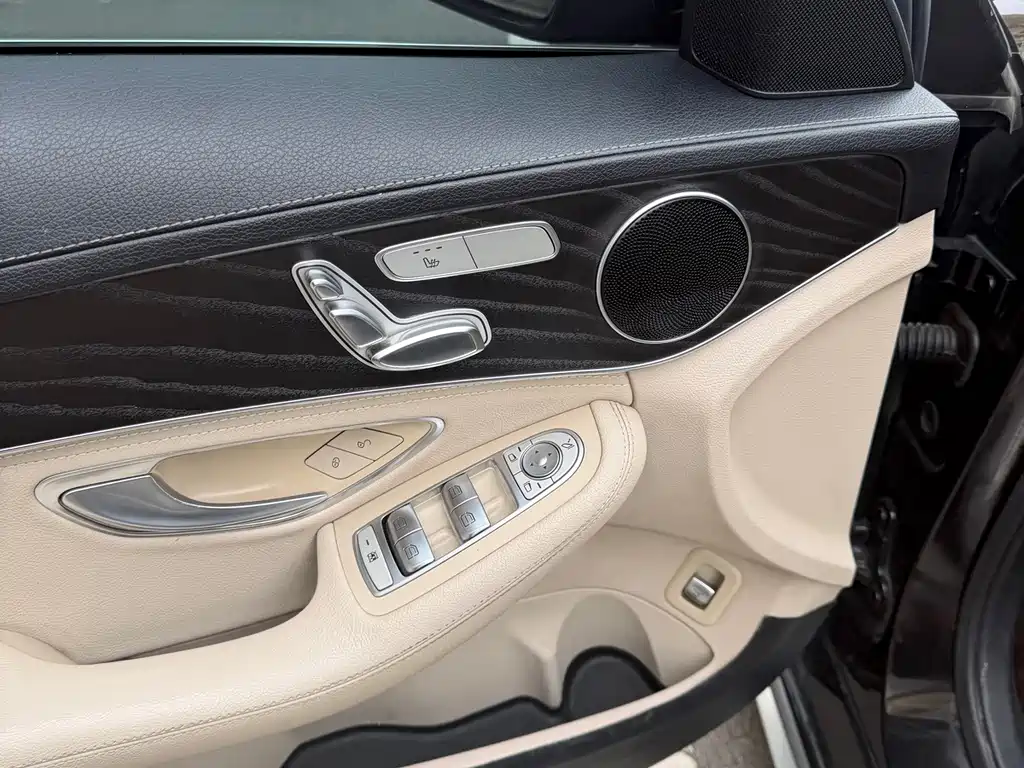 Mercedes-Benz C-Class — миниатюра 11