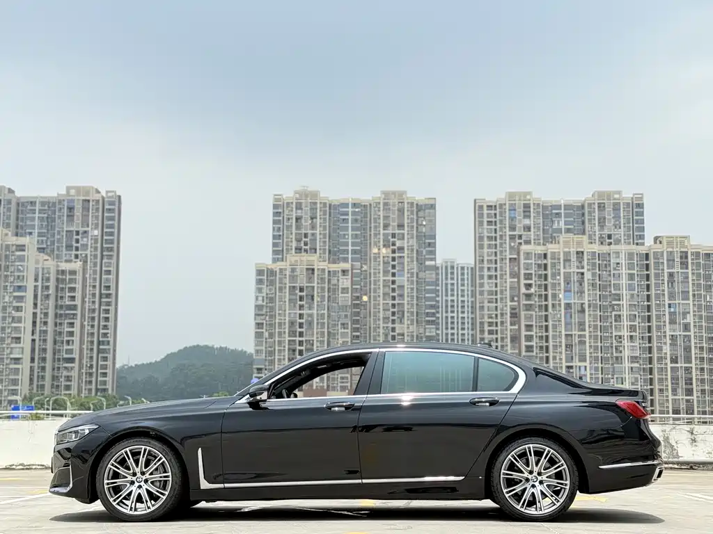BMW 7 Series — миниатюра 13