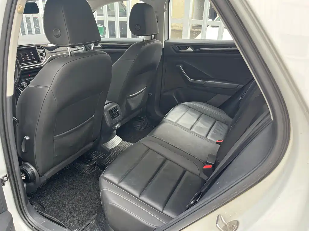Volkswagen T-Roc — миниатюра 4