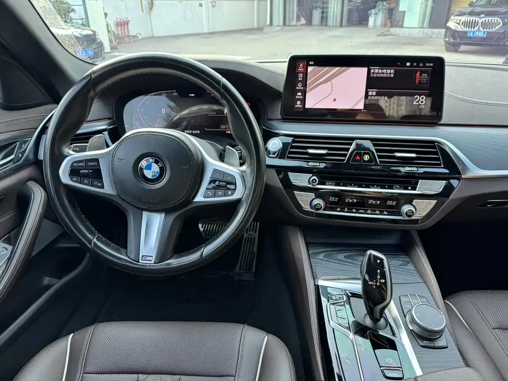 BMW 5 Series — миниатюра 13