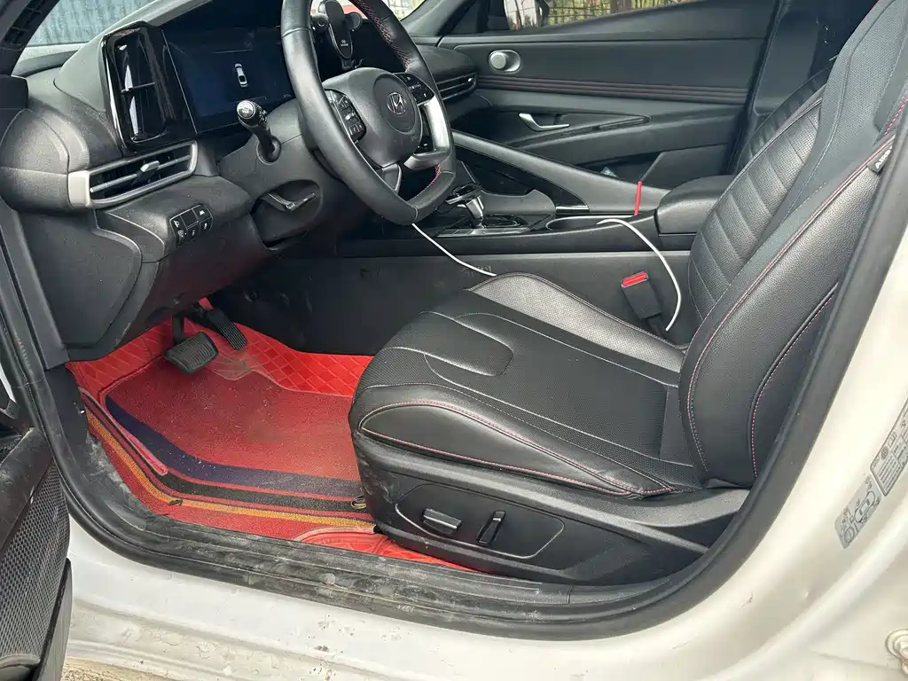 Hyundai Elantra — миниатюра 11
