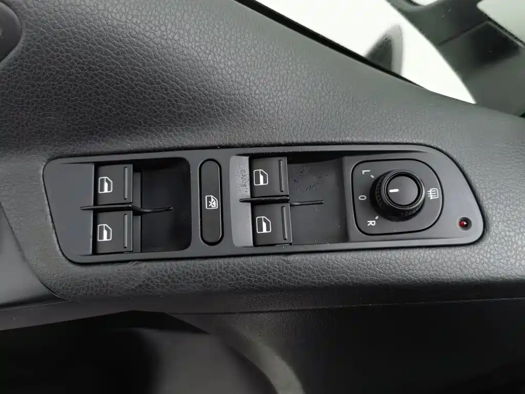 Volkswagen Tiguan — миниатюра 9