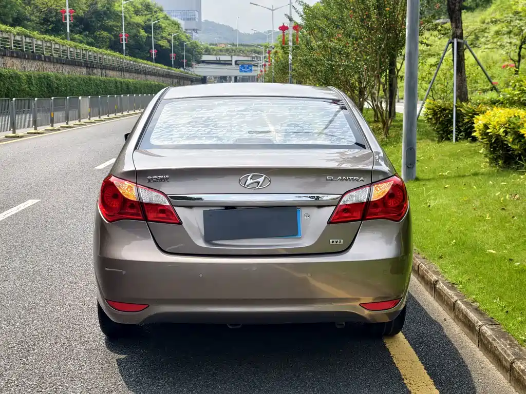 Hyundai Elantra — миниатюра 5