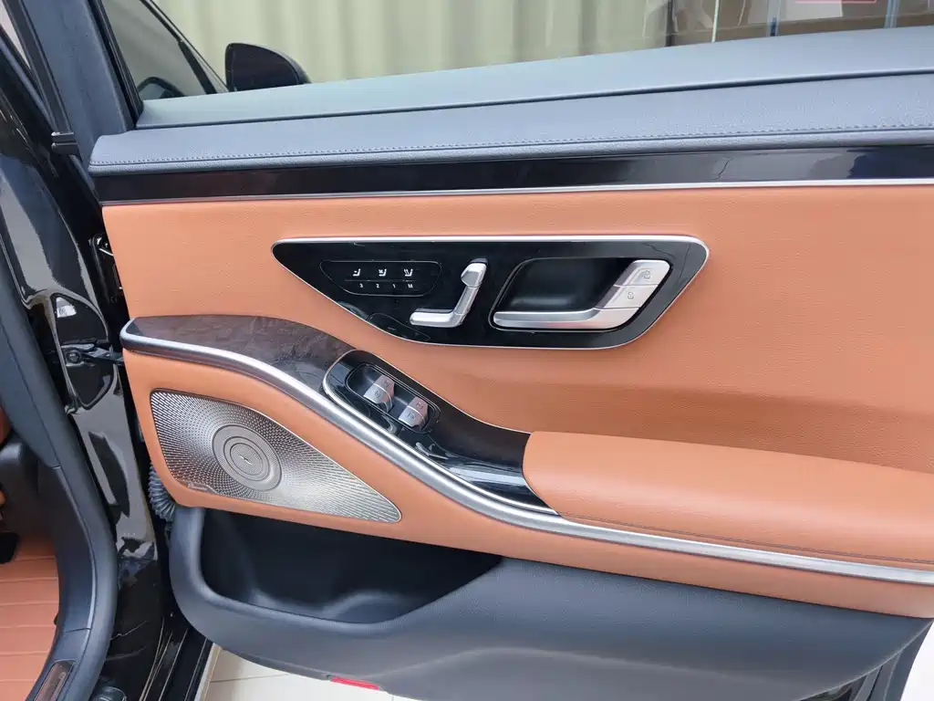 Mercedes-Benz S-Class — миниатюра 13