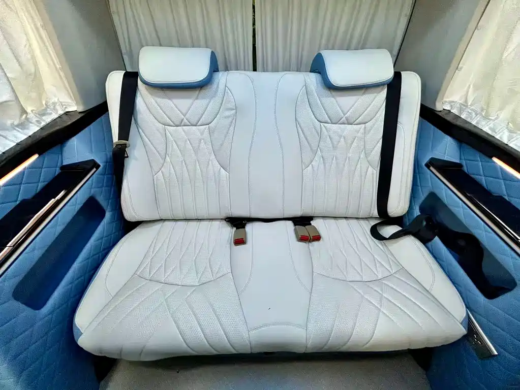 Volkswagen Caravelle 2017 2.0TSI Luxury 7 мест