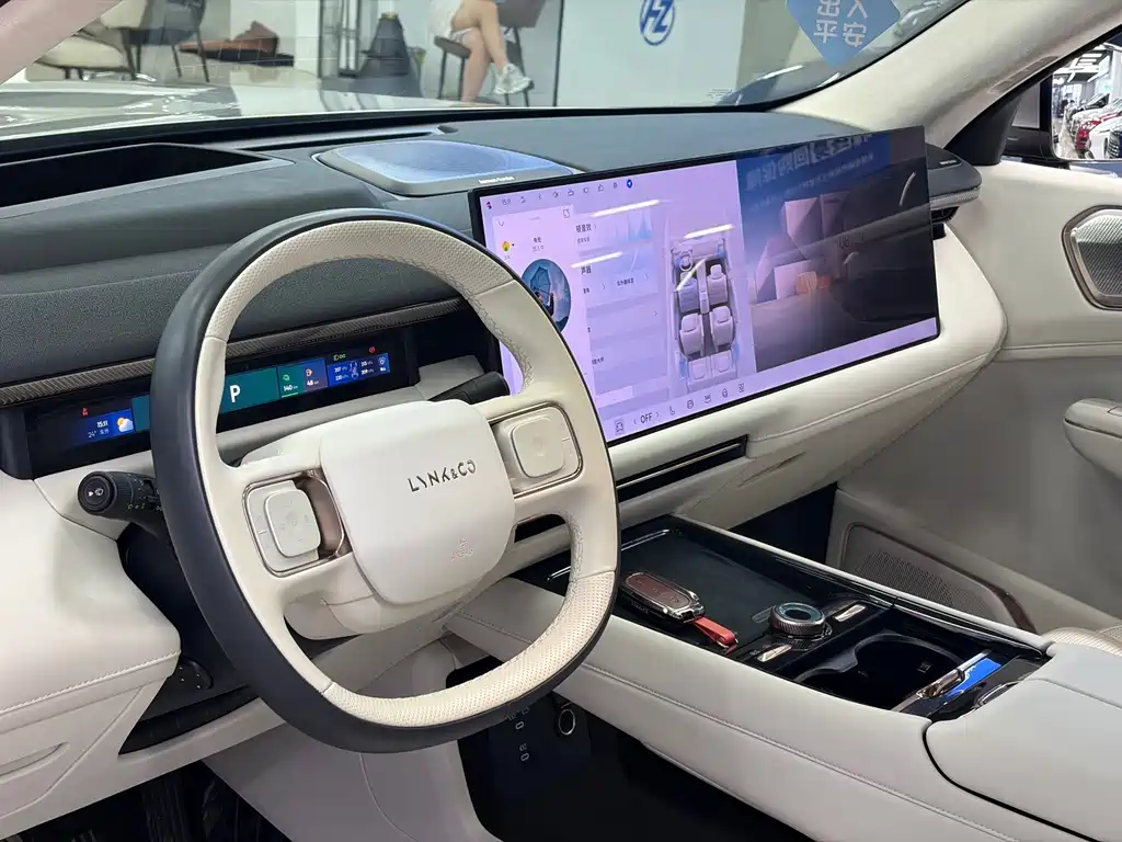 Lynk & Co Рука 900. — миниатюра 7