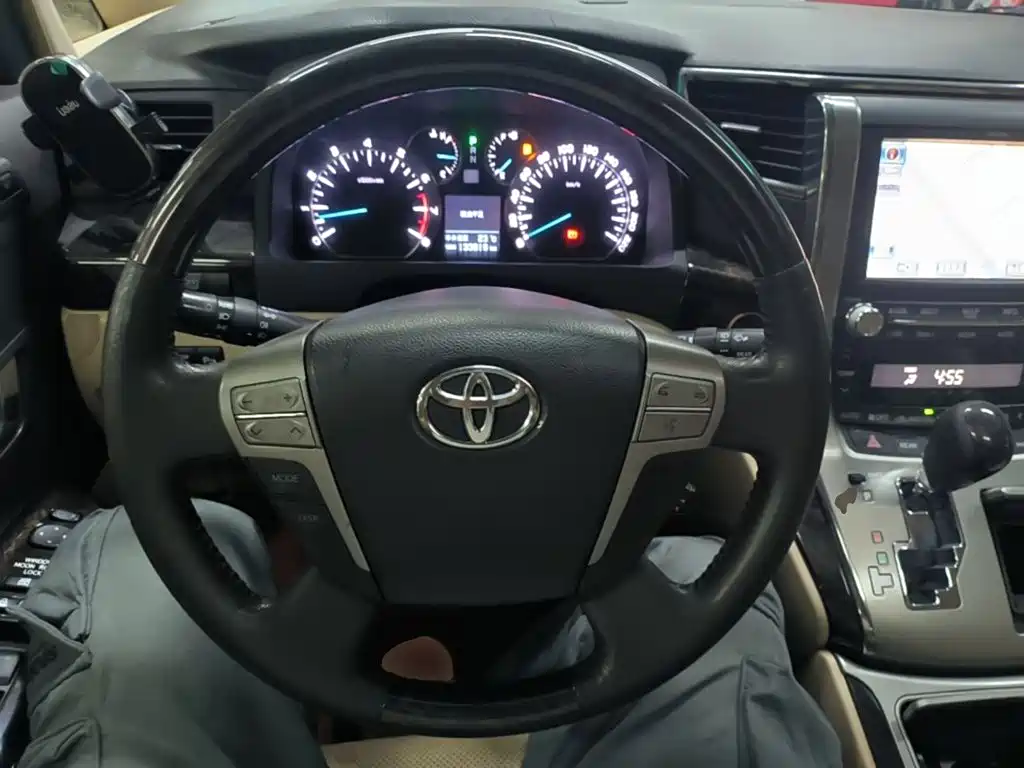 Toyota Alphard — миниатюра 11