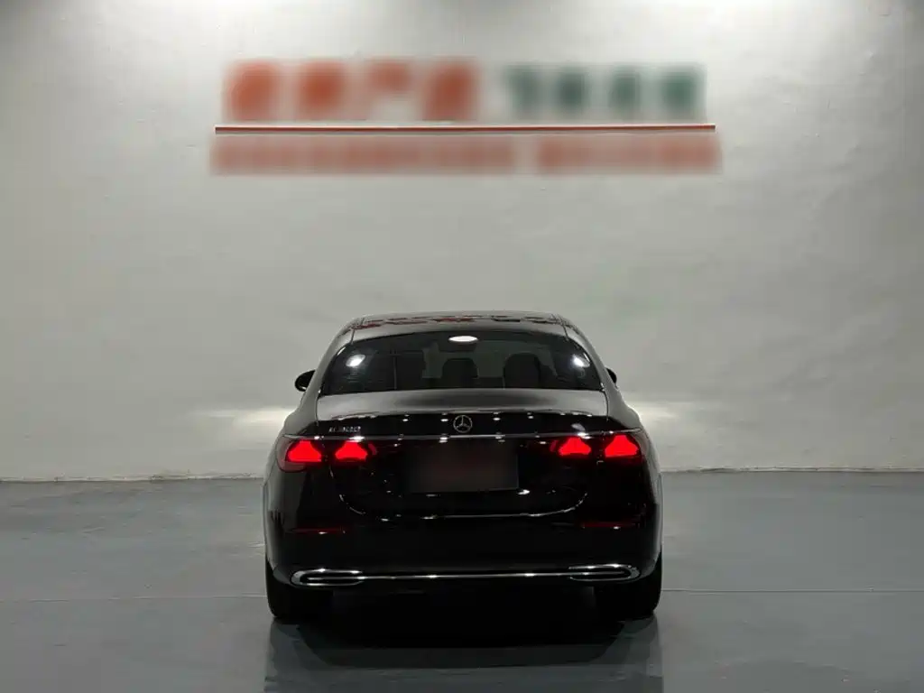Mercedes-Benz E-Class — миниатюра 6