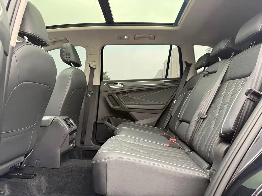 Volkswagen Tiguan L — миниатюра 18