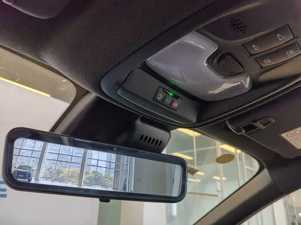 Buick Verano — миниатюра 12
