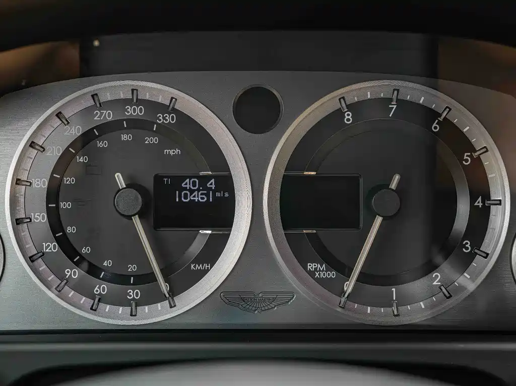 Aston Martin V8 Vantage — миниатюра 14
