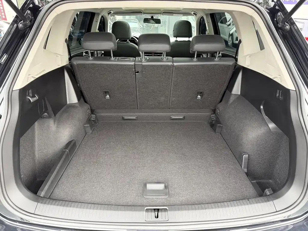 Volkswagen Tiguan L — миниатюра 20