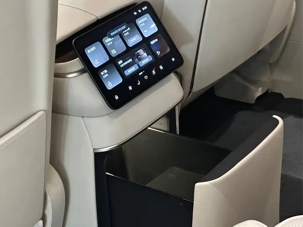 NIO ES8 — миниатюра 19