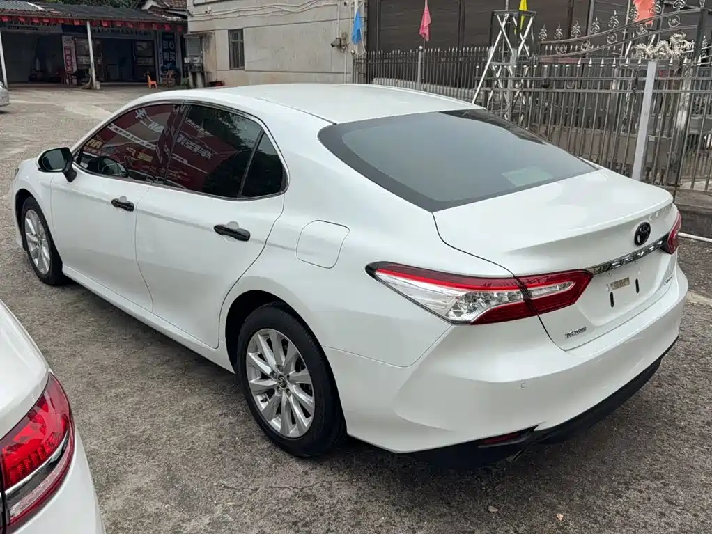 Toyota Camry — миниатюра 7