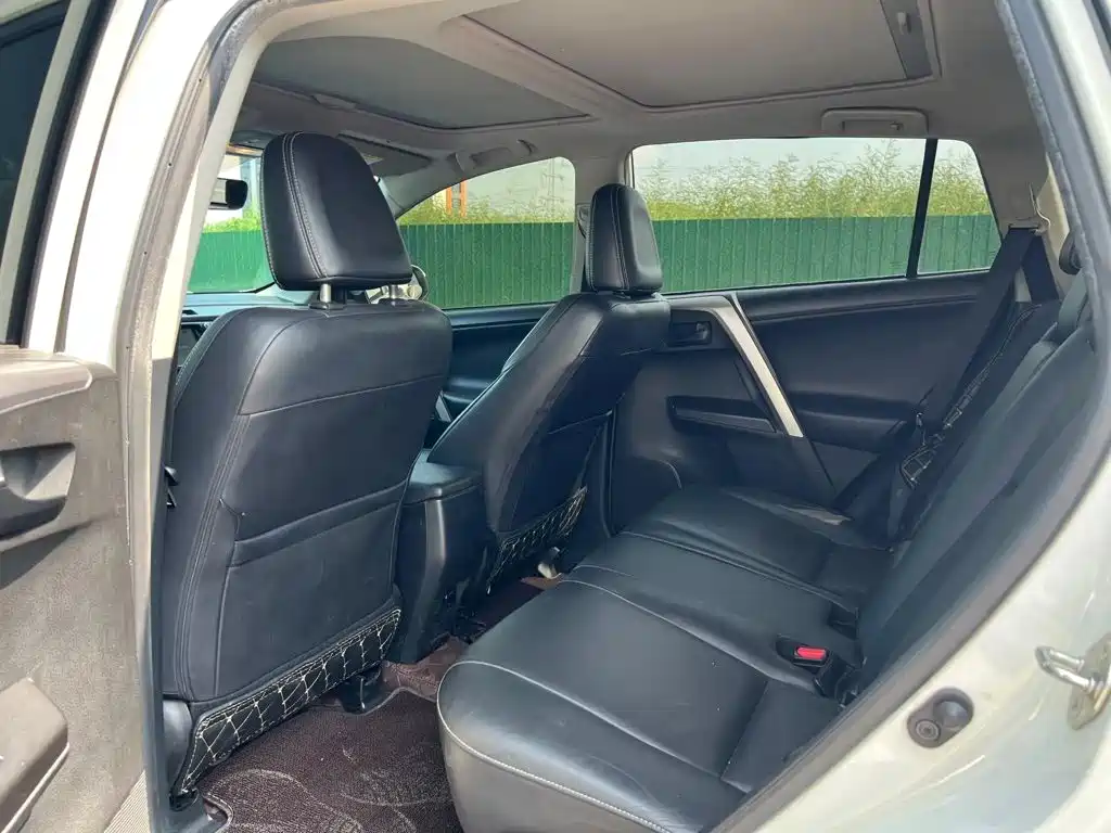 Toyota RAV4 — миниатюра 7