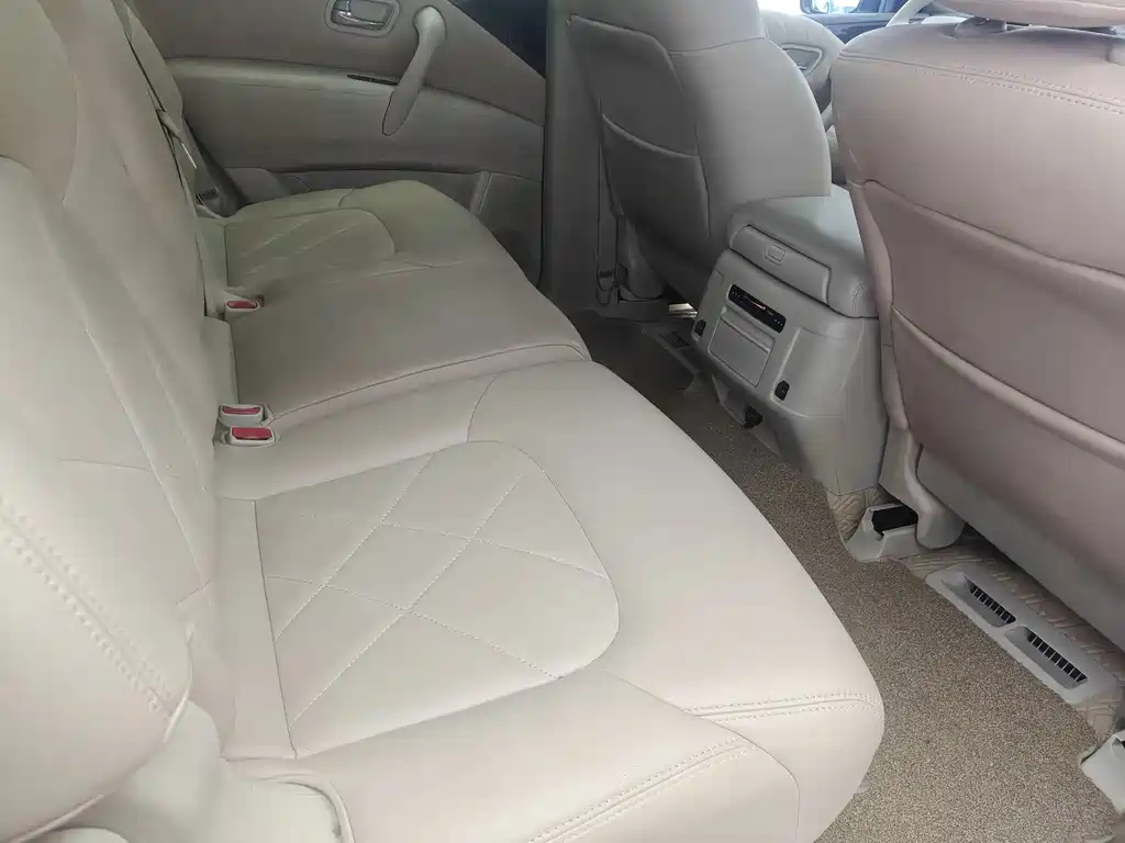 Nissan Patrol — миниатюра 10