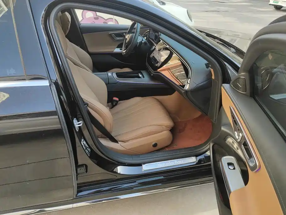 Mercedes-Benz E-Class — миниатюра 8