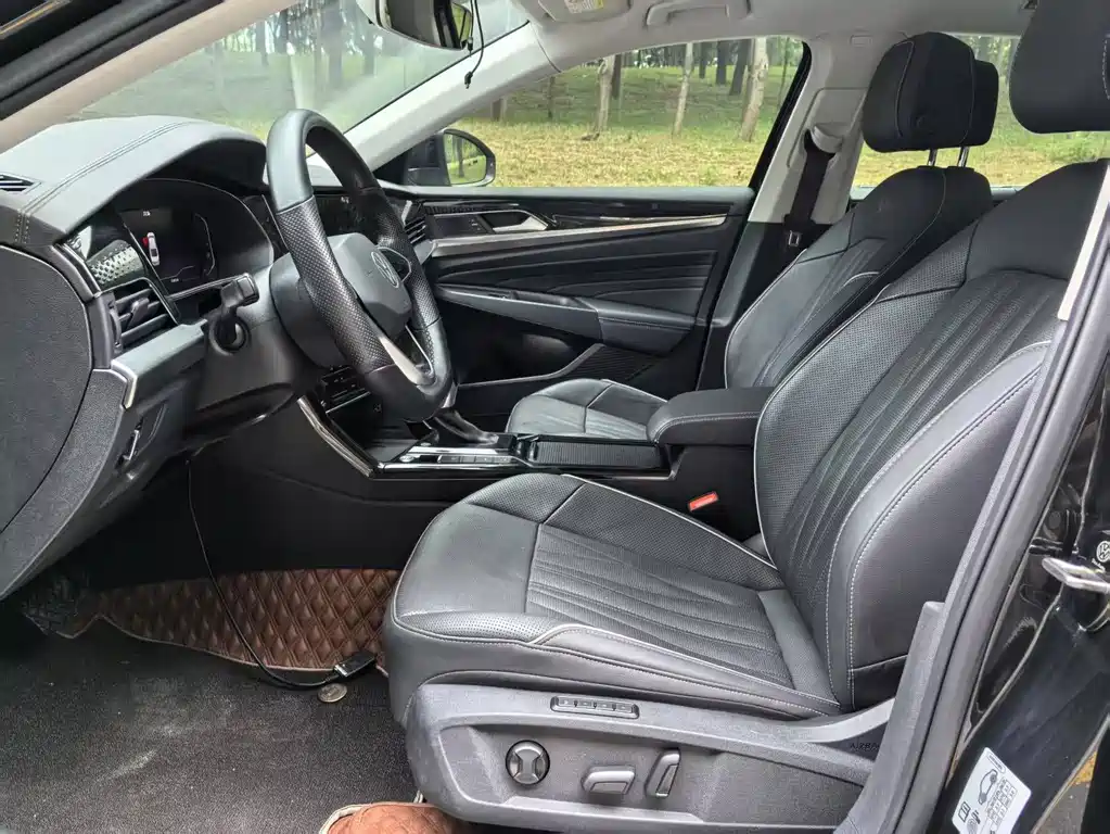 Volkswagen Passat PHEV — миниатюра 11