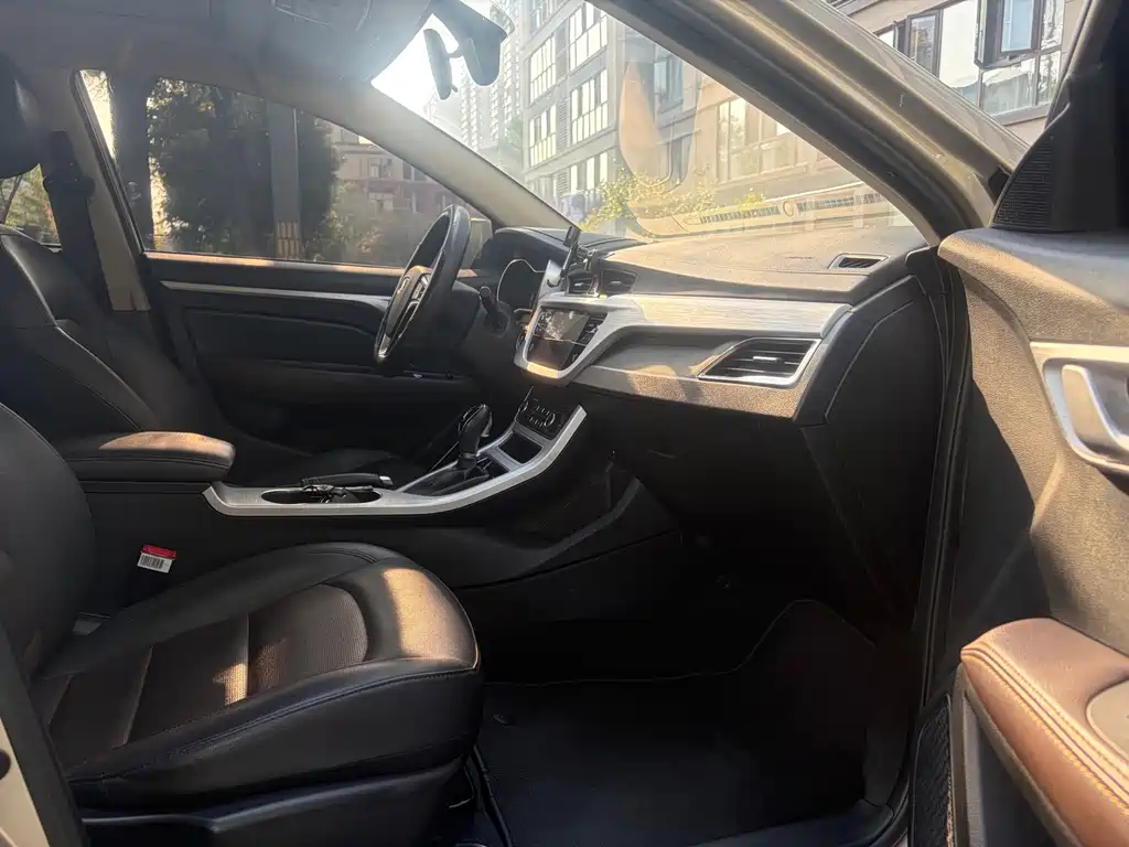Geely Vision — миниатюра 10
