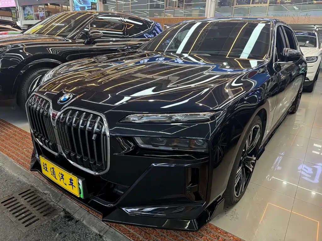 BMW i7