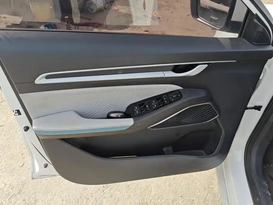 Geely Emgrand — миниатюра 7