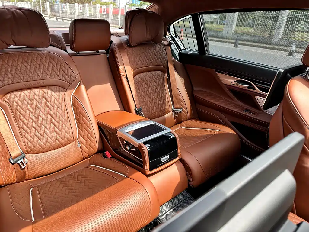 BMW 7 Series — миниатюра 27