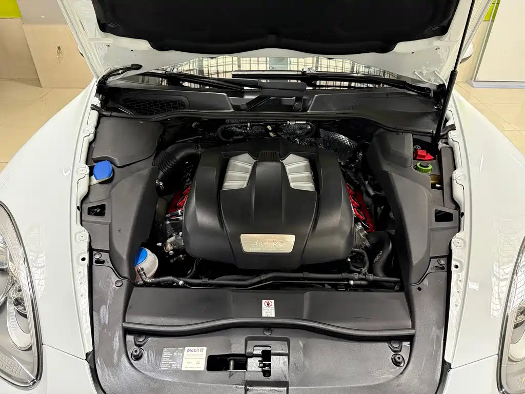 Porsche Cayenne — миниатюра 9