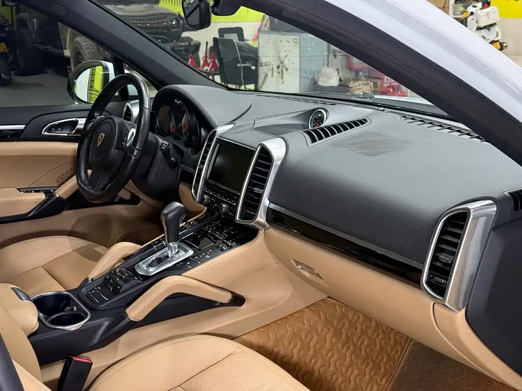 Porsche Cayenne — миниатюра 24