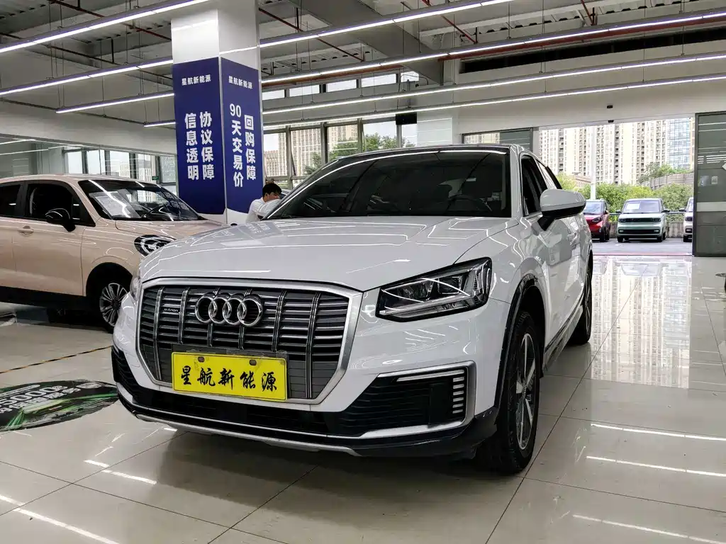 Audi Q2L E-tron