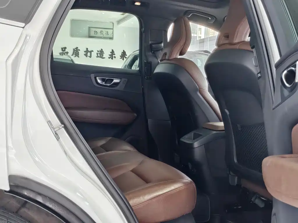 Volvo XC60 2022 B5 Luxury
