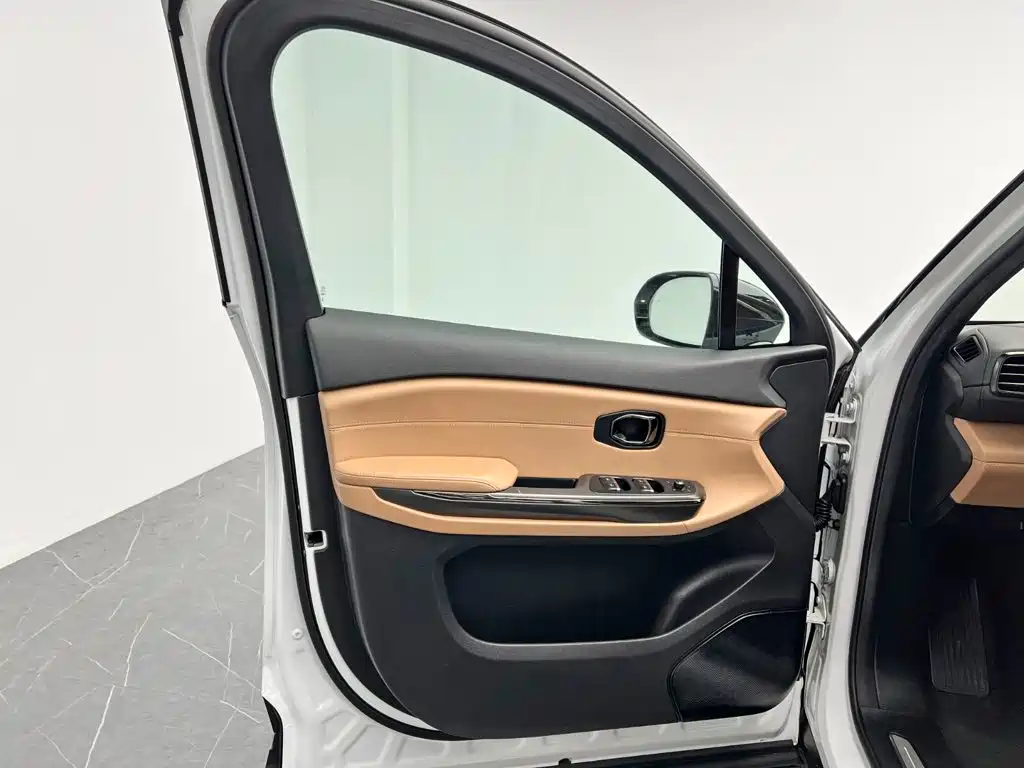 NIO ES6 — миниатюра 12