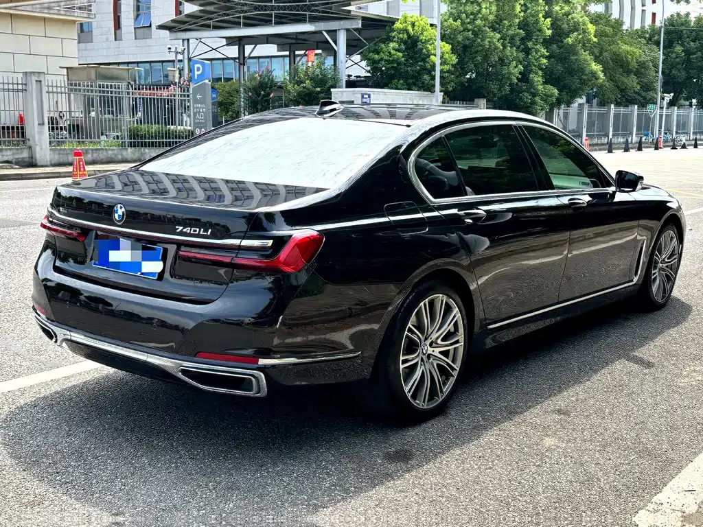BMW 7 Series — миниатюра 6